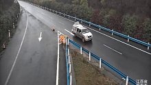 错过匝道口，高速公路上倒车！12分没了