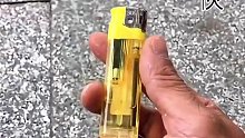 没气的打火机不要扔，教你做一把迷你小水枪