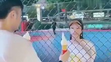 糊他脸上啊