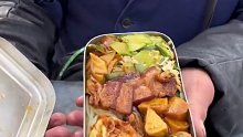 街边10元老式铝饭盒盒饭，小时候的味道！