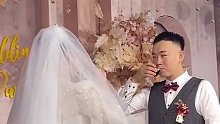 新人喝交杯被装特制酒,新郎第一口表情“狰狞”,互喂时一个细节被赞：男人的担当！