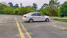 驾校：兄弟，你以后来当教练，教漂移