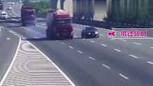 高速路上行车，错过路口，继续往前，下个路口下，这个行为要人命！