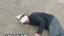 大爷在小区散步，结果被狗追，摔得满脸是血……