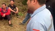 一大家子上山拜祖先，割完草拜了半天发现拜错祖宗了，翻了去年照片发现去年也拜错了