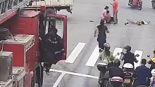 消防员归队途中遇车祸，3分钟将受伤女子紧急送医