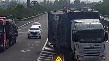 危险！切勿效仿！大货车错过路口后居然在高速上倒车！！！