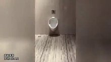 苏州一女厕设男童小便池遭投诉后拆除# 商场：起初是为给妈妈提供便利
