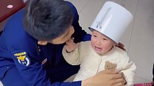 消防员出警遇见自己女儿被困，“问君能有几多愁   恰似茶缸卡大头”