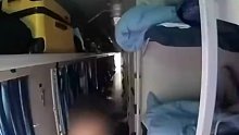 男子偷摸熟睡女乘客大腿，被行政拘留10日。