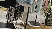 大学生称买衣服时被店员质问“你有钱吗”，当事店员：视频系恶意剪辑，对方先骂的人