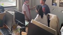 课间小学班主任的办公室