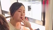 网友坐公交车被烟熏，劝阻无效反被怼。