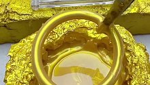 这可不是真黄金，只是一种新型的材料
