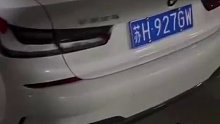 停在地下车库的宝马车被砸！不是因为上海车展冰淇淋的缘故吧…