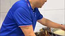 四斤重的牛肉大饼，你们觉得这一张值不值