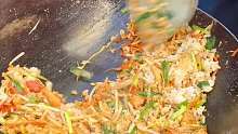 东北街边顶配炒饭，无论从价格和食材上值不值得你一来？