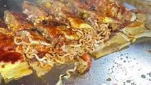 24元一份的芝士火鸡面烤冷面，满满的拉丝感配上小龙虾……烤冷面的天花板