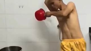 洗澡的最高境界是：滴水不沾