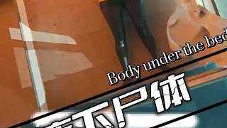 藏在床墊下面的女s