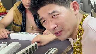 大金鏈子到手了，囂張一把