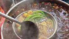 东北街头老式麻辣烫十块一大碗