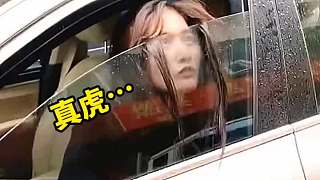 女孩沙雕操作