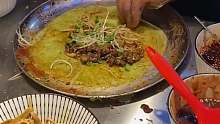 夜市卤肉卷饼9r一个！！加脆藕巨巨巨香～