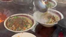 八块钱一碗的黑豆油泼面只能在这里吃到了