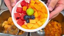 水果酸奶碗，甜而不腻，配上水果很好吃