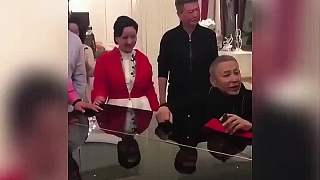 馮小剛到底有多狂妄，才會被趙本山當(dāng)眾扇耳光