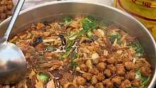 郑州街头老式烩菜