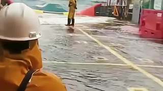 這樣的工作環(huán)境，你能堅(jiān)持下去嗎？