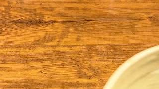 地道下酒菜油炸螞蚱，一口一個嘎嘣脆！