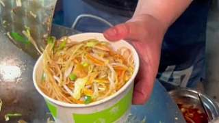 溫州街頭的炒粉干～老板是十幾年的老廚師～粉干油潤(rùn)好好吃～