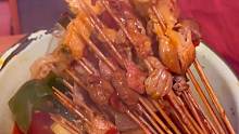 万达金街发现一家路边串串，又麻又辣的好吃！