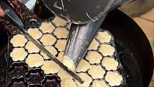 蜂蜜小蛋糕 河南马路边五块一锅的蜂蜜小蛋糕