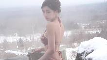 不怕冷的人先享受温泉