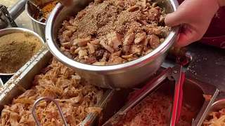 鄭州小學(xué)門口10r一份的烤肉雞排雙拼飯 肉多多呢醬多多?。∵@一份好值