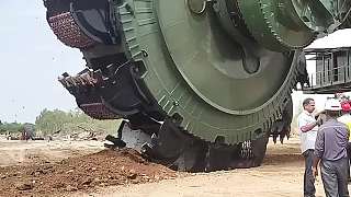 世界最大挖掘機(jī)，有30層樓高，一天能挖一座山