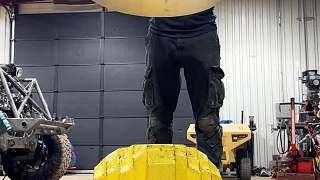 將鋁快速靠近強(qiáng)磁鐵，有趣的現(xiàn)象發(fā)生了