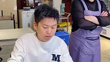 不看小伙吃面都不知道这一盒辣椒怎么没的！