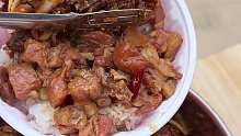 沈阳街头 16元大份红烧牛肉饭，在你们那得多少钱？