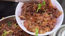 沈阳街头，16元大份牛肉饭~