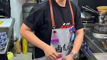 沈阳特色老北京卤煮！老板这反应能力杠杠的！