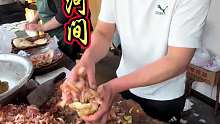 河北河间猪头肉火烧，滋滋冒油，香的很。