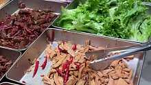 沈阳自助盒饭 17元80多种菜，看看值不值~