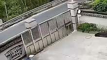 还好车速不快 不然后果难以承受啊
