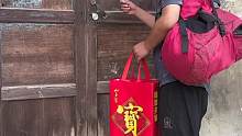注意看公公来到儿子家送拆迁款