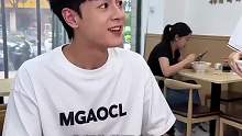 这到底是谁的醋坛子被打翻了